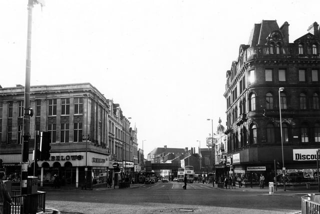 Looking south along Briggate from the junction with Duncan Street and Boar Lane in September 1981. On the left is Rumbelows TV & Electrical Goods; on the right, Boar Lane Discount Warehouse, and further along, John Dyson, jewellers, from which a clock is seen protruding out. In the background in the centre of the picture is the railway bridge.