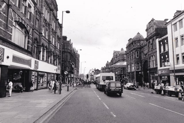 Poundstretcher dominates this view from September 1991. The Duchess of York can be seen on the far right of the photo.