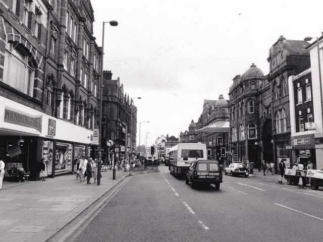 Poundstretcher dominates this view from September 1991. The Duchess of York can be seen on the far right of the photo.