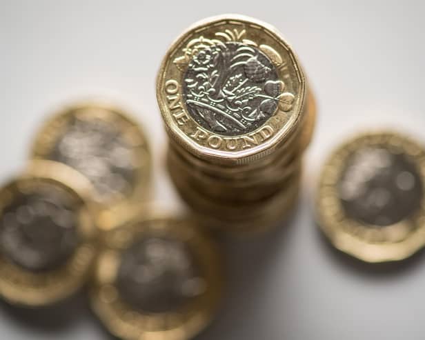 The date and amount of benefits claimants' Christmas bonus in 2023