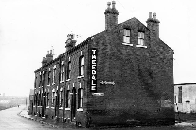 A block of four back-to-back properties on Burton Row in February 1972. A sign on the gable end directs customers into Brewery Yard where the premises of G. Tweedale and Sons are situated. The company manufactured ovens.