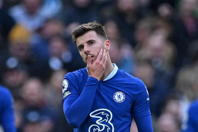 Chelsea's English midfielder Mason Mount (C) reacts after they concede their second goal during the English Premier League football match between Tottenham Hotspur and Chelsea (Photo by JUSTIN TALLIS/AFP via Getty Images)