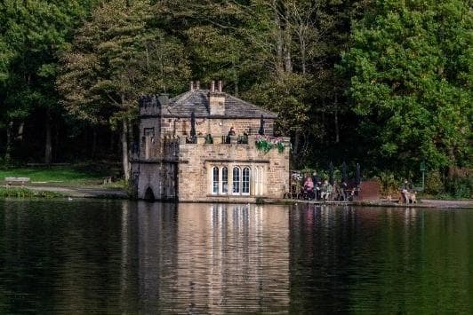 Zu verkaufen: Das Bootshaus in Newmillerdam steht nach Krebsdiagnose in ...