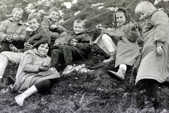 Pupils from Victoria School help plant narcissus bulbs in Corporation Street in 1988.