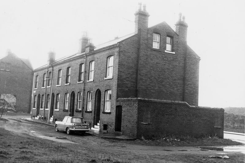A block of four back-to-back properties on Hunslet's Primrose Place in February 1972. On the end of the row are outside toilets. On the right edge, Burton Row is just visible.