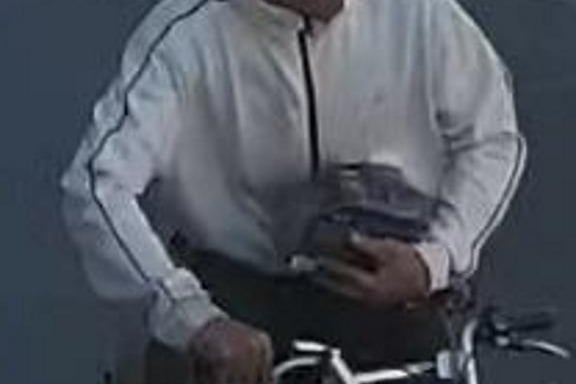 Crime Type: Theft From Shop. Offence Date: 14/06/2023. Photo reference: LD5334. Area: Leeds City.