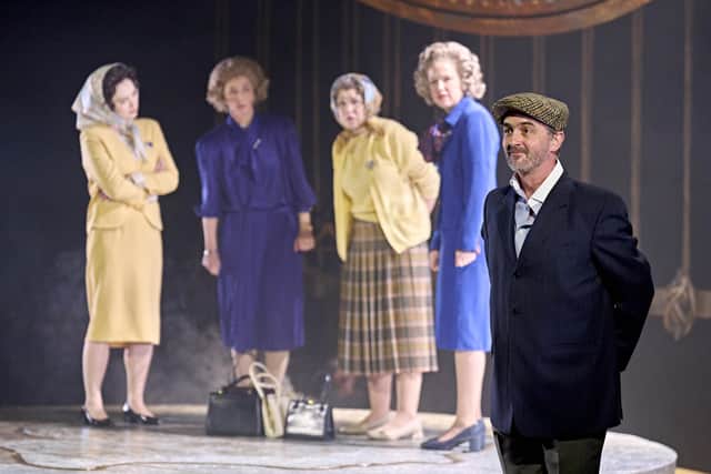 L-R - Helen Reuben, Morag Cross, Sarah Moyle, Emma Ernest, Dennis Herdman in Handbagged - Photo Manuel Harlan.