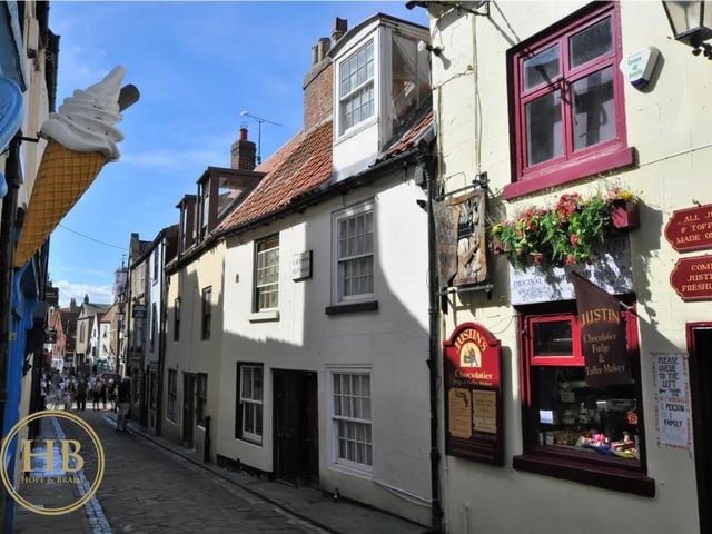 This property has a 'secret' link door so can remain two cottages or be one home.