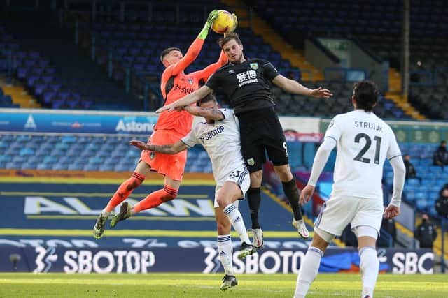 Leeds United's French goalkeeper Illan Meslier (L) catches the ball under pressure from Burnley's New Zealand striker Chris Wood (R) during the English Premier League football match between Leeds United and Burnley at Elland Road. (Photo by NIGEL FRENCH/POOL/AFP via Getty Images)