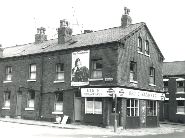 Whitehall Road in September 1971 with a bed and breakfast in focus. Eveline View runs from the left edge of the view. On the right edge is the entrance to Marion Street.
