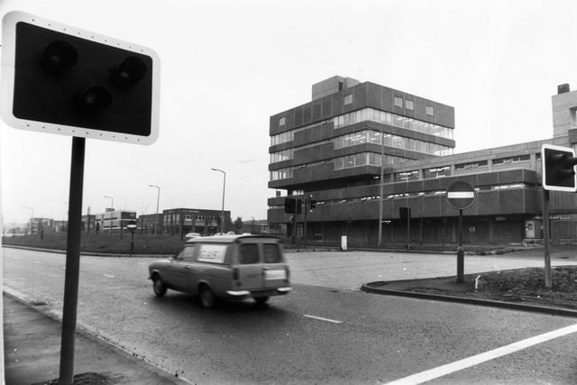New warning lights were put up on either side of the dual carriageway in Kirkstall Road outside the Fire Station in October 1976.
