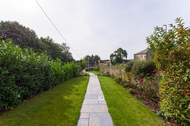 Inkersall Farm Cottage has a garden and outbuildings.
