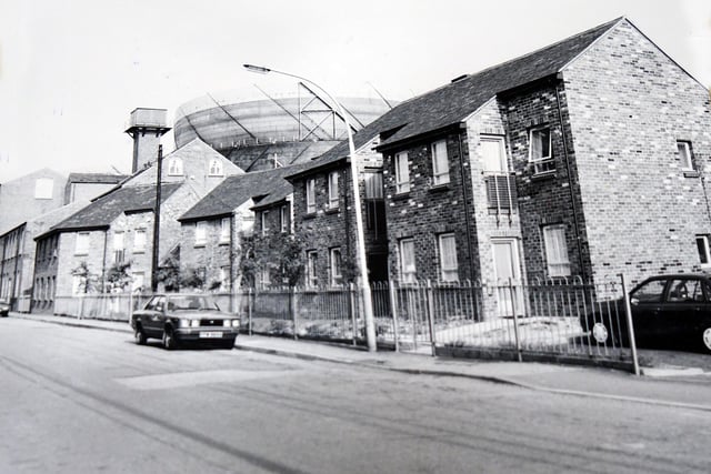 Chester Street in 1989 with the former Robsinson Mill building in the background