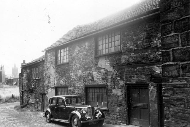 This property belonged to Raper Brothers, clothing manufacturers. The front of the building faced onto Upper Wortley Road. Pictured in August 1961.