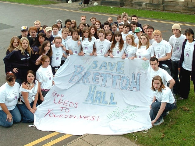 Students angry about the proposed closure of the University of Leeds Bretton Hall campus in October 2004,