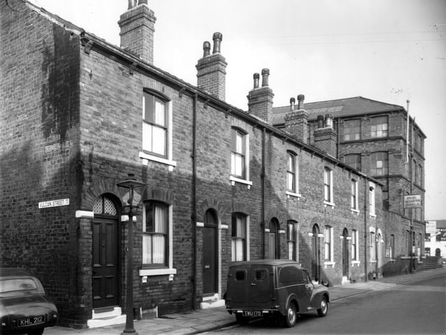 Benson Street in October 1962. To the left is Vulcan Street. On the right is Sheepscar Street, the large factory was used by various businesses including Moss Miller, general warehousemen and Davies Richardson, tailors.