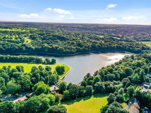The property backs onto the world-famous Roundhay Park, which at over 700 acres is one of the biggest city parks in Europe.