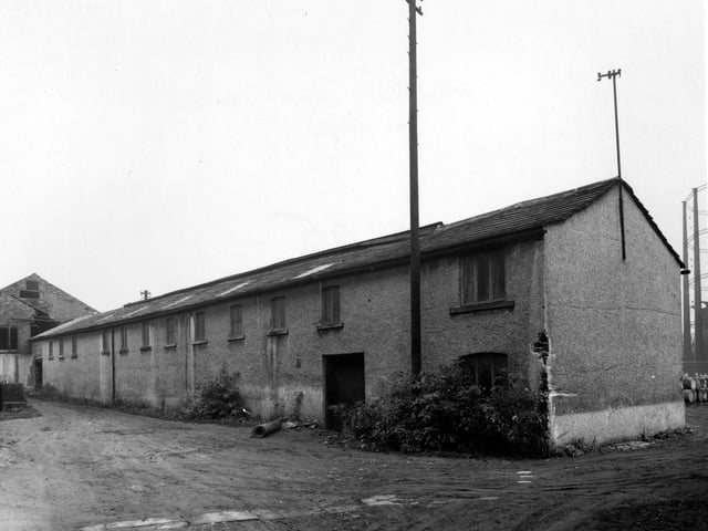 Part of Wortley Low Mills off Whitehall Road. Part of an empty gasholder can just be seen to the right. Pictured in September 1946.