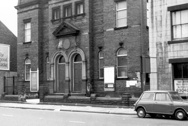 Clowes Methodist Chapel, sometimes called 'Great' Clowes. Behind was a schoolroom, at one used as a dinner hall for Meanwood Road School, which was opposite. On the right number 171 Meanwood Road, being used as an office for Telecabs Taxis. This, with adjoining yard was the property of the Brizzolara family, ice cream makers. Pictured in August 1967.