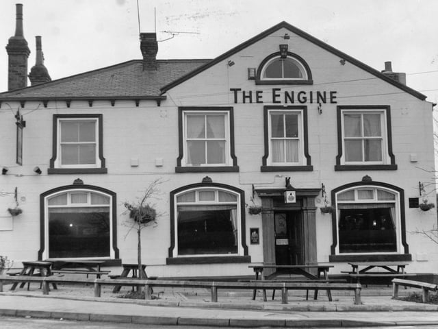 The Engine Hotel on Moor Road in Hunslet in February 1994.