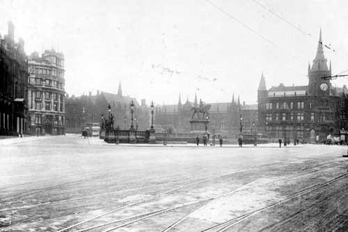 Looking across City Square to Park Row. Mill Hill chapel and Midland Railway Insurance building on Boar Lane in March 1910.
