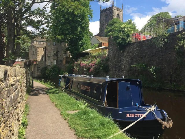 Explore the Yorkshire Dales, with narrow boat Blue Otter as your home from home. Moored close to Skipton Castle, this four-year-old houseboat features contemporary fittings and an open plan lounge and kitchen. It has a rating of 4.89 based on 44 reviews, with one guest saying: "The Blue Otter is everything you need for a weekend on a canal boat. Excellent location in Skipton, cosy, warm and has everything you need!"