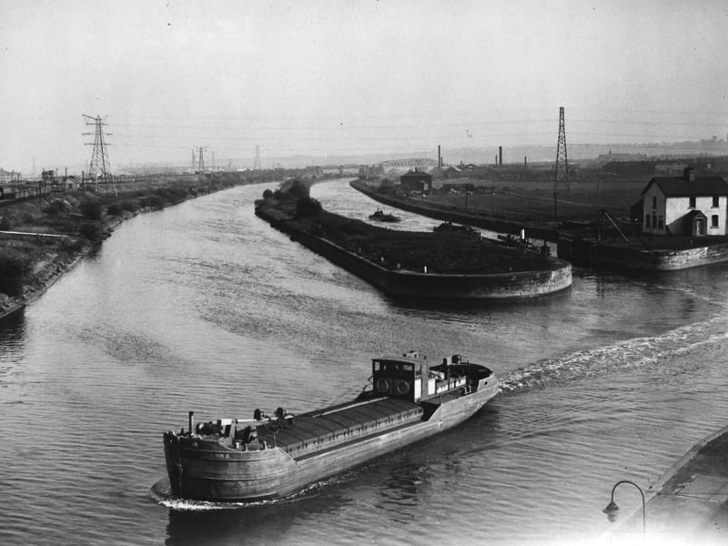 Knostrop Lock with the River Aire on left pictured in March 1953.
