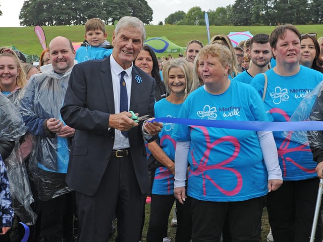 Former Leeds United player Alan Peacock cuts the tape to start the walk. (Pic: Steve Riding)
