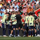 Jesse Marsch holds court with his Leeds United players during a first-half water break at St Mary's Stadium (Photo by Eddie Keogh/Getty Images)