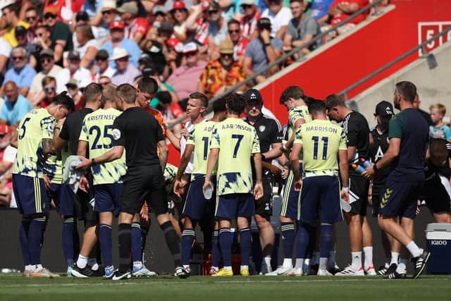 Jesse Marsch holds court with his Leeds United players during a first-half water break at St Mary's Stadium (Photo by Eddie Keogh/Getty Images)