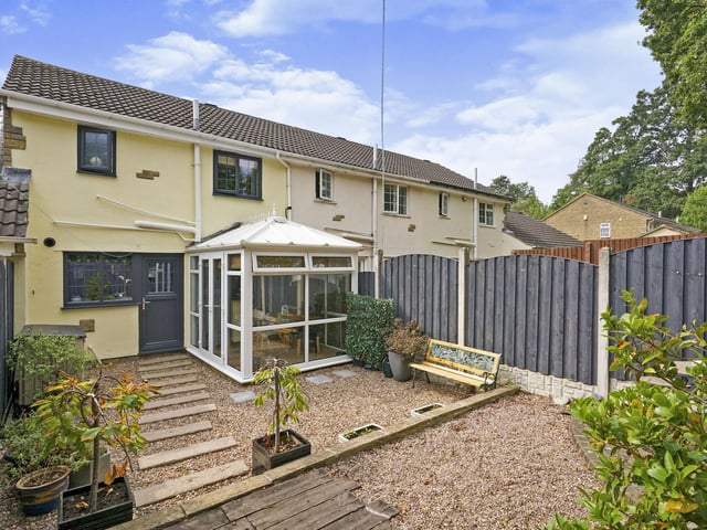 Nearby motorway links are also close by, ideal for the commuter who is looking to travel further afield.