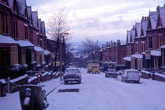 A snow-covered Richmond Mount taken at Christmas 1969. The view looks south towards Stott Road with Raven Road cutting across the middle. Odd-numbered houses are on the left and even-numbered on the right. A church seen in the far distance is possibly St. Bartholomew's at Armley.