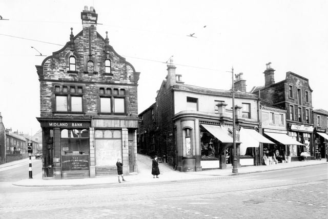 Kirkstall Lane and Commercial Road junction in July 1938. Midland bank on corner then road which is Pratts Row. A further row of shops with Perkins Bros Plumbers at number 7 Commercial Road, and Thrift Stores.