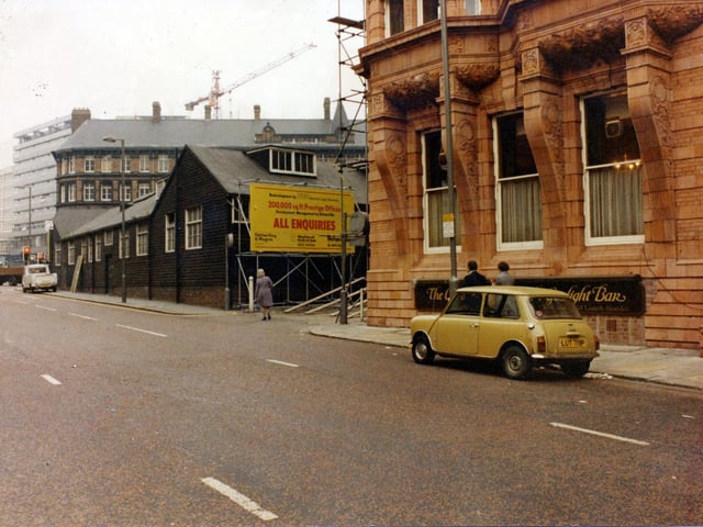 King Street looking towards East Parade in April 1979. The Hotel Metropole is in the foreground right. It stands on the site of the Fourth White Cloth Hall which opened in June 1899. Quebec House on Quebec Street is the terracotta building in the background.