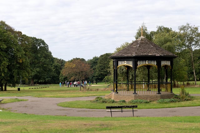 Horsforth Hall Park is another fantastic feature of the town, with a playground, bandstand, cricket pitch and a bowling green, plus a range of local sports clubs.