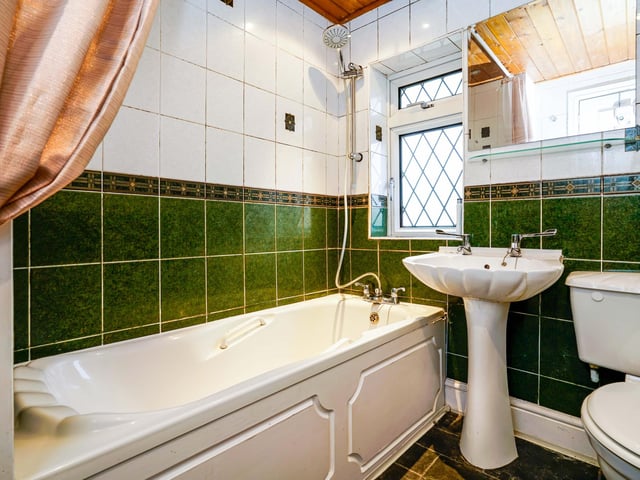 The house also has fantastic access to Crossgates with its wealth of amenities including the Crossgates Shopping Centre, pubs, restaurants, bars and the local train station. Find out more at Purplebricks.