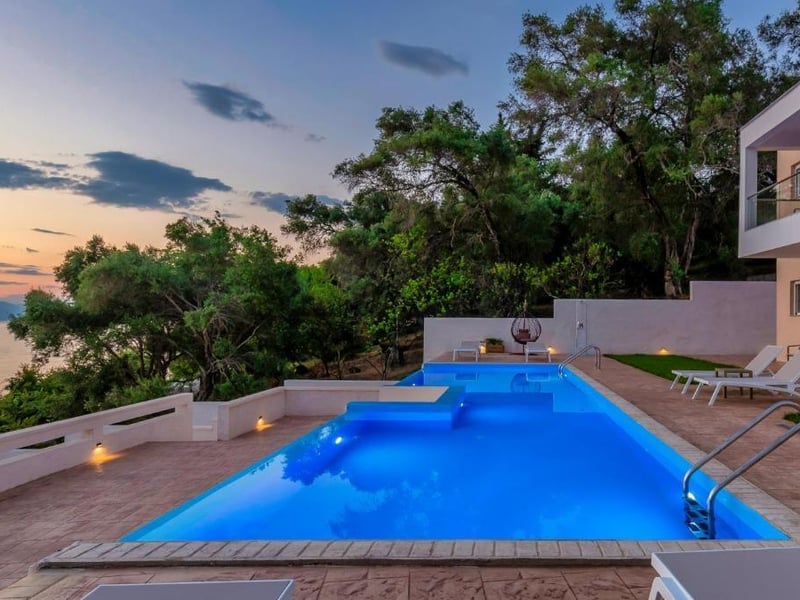 Villa Orizontas inhales the sweeping sea views from almost every lookout. From the suntrap terraces and shady alfresco dining area, the property has been designed to make the most of the azure seascape.