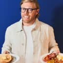 Holiday Inn Express launches the “The Great Wake Up Debate,” led by comedian Rob Beckett, weighing in on everything from serial snoozing and shower schedules to the bedtime rituals people swear by.