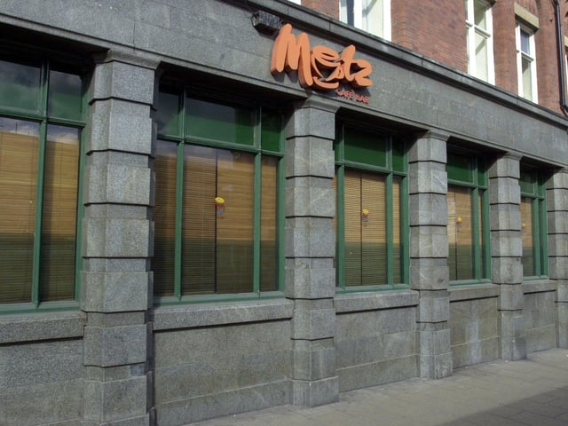 Metz bar on New York Street. It was closing in March 2001.