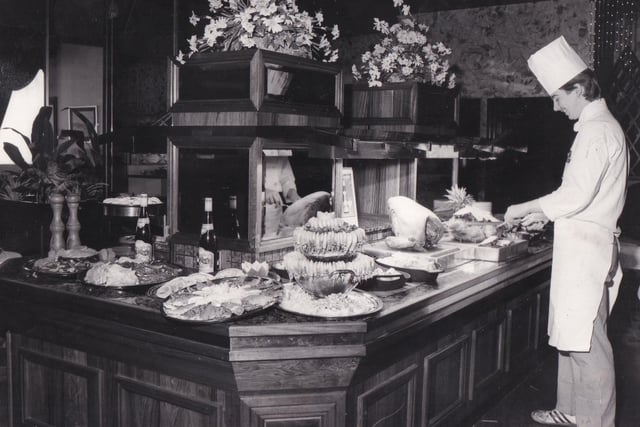 'At the table' service at the Dragonara in May 1985.