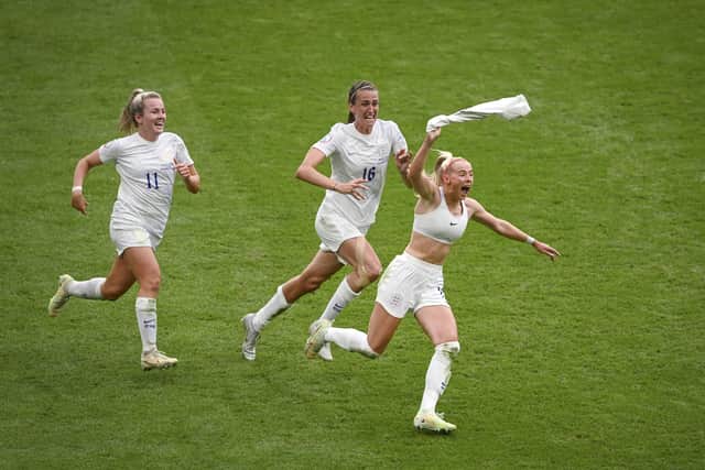 LONDON, ENGLAND - JULY 31: Chloe Kelly of England celebrates scoring the winning goal with team mates Lauren Hemp and Jill Scott during the UEFA Women's Euro 2022 final match between England and Germany at Wembley Stadium on July 31, 2022 in London, England. (Photo by Michael Regan/Getty Images)