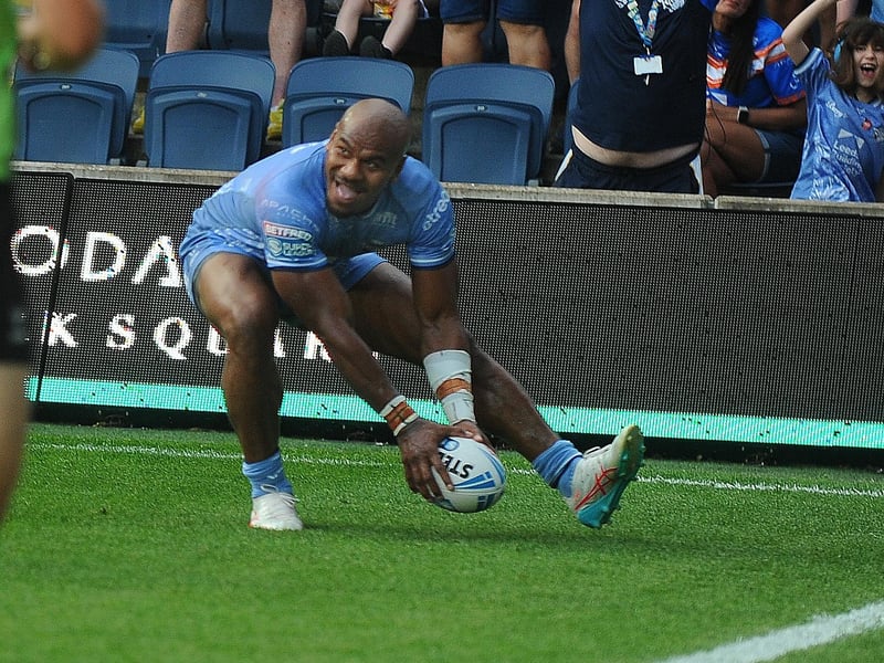 Scored 31 tries in 21 games and would have smashed records but for a broken arm and then a dislocated shoulder late in the campaign; almost unstoppable close to the line 8