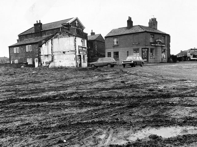Share your memories of Leeds in 1975 with Andrew Hutchinson via email at: andrew.hutchinson@jpress.co.uk or tweet him - @AndyHutchYPN