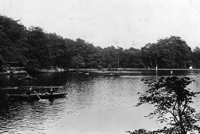 A postcard with a postmark of July 27,  1911 showing the Upper Lake at Roundhay Park.