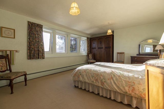 A double room with ample space and windows admitting plenty of natural light.