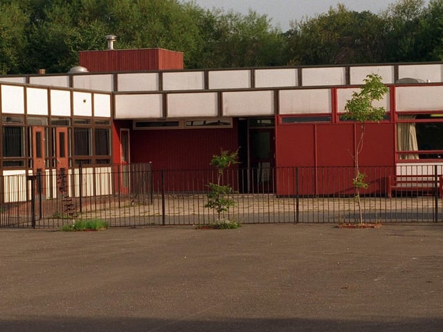 Were you a pupil here back in the day? Fearnville School on Oakwood Lane pictured in September 1997.