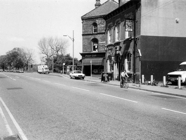 Woodhouse Lane looking north-west towards Woodhouse Moor in 1988. The Pack Horse pub is on the right, followed by Picture Craft on the corner with Raglan Road.