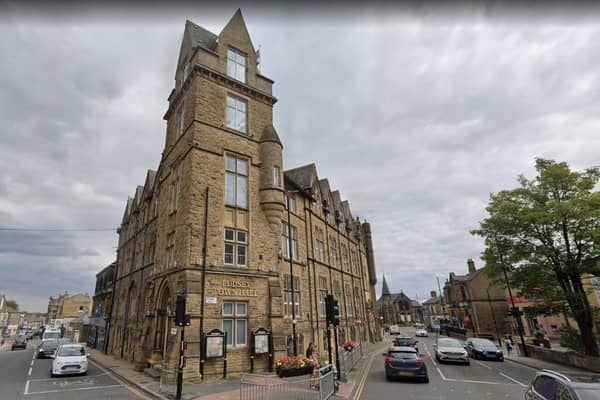 The sale of Pudsey Town Hall will go ahead despite public outcry