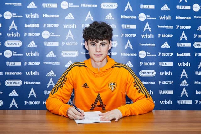 Archie Gray signs pro terms at Elland Road until 2025 (Pic: Leeds United)