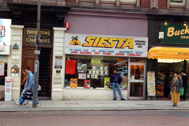 Siesta Holidays, with the entrance to Thorntons Chambers to the left in August 1991. Just visible next to this is Richer Sounds Audio. On the right, no. 61 is Buckle newsagents.